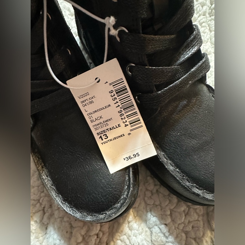 Children's Place Boy's Boots Size 13 - Picture 4 of 4